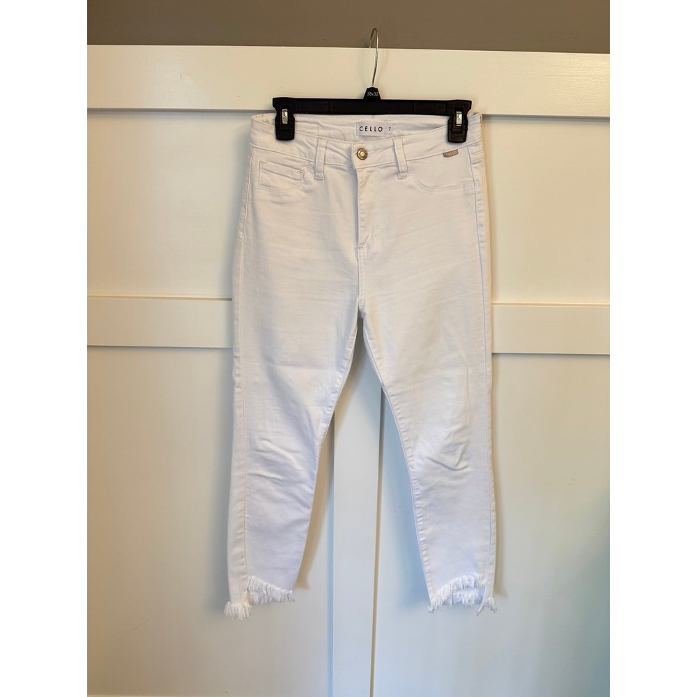 Cello white skinny jeans raw hem size 7 EUC‎